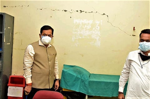 Cracks on the wall of Sirajuli Model Hospital due to the Assam Earthquake April 28, 2021. Chief Minister Sarbananda Sonowal visited the hospital en route to Dhekiajuli, the quake's epicentre. Photo: @sarbanandsonwal / Twitter
