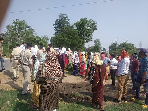 Photo : रिस्दा गांव में अधिग्रहण का विरोध करते आदिवासी किसान : रूबी सरकार