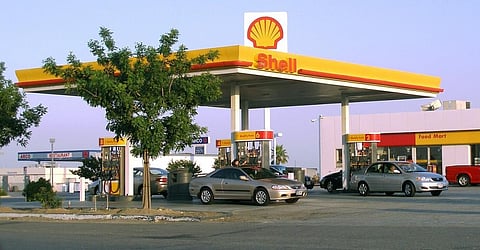 A Shell Oil (Royal Dutch Shell) gas station in California, United States. Photo:  Coolcaesar via Wikipedia
