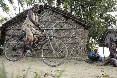 महामारी के चलते आई आर्थिक मंदी के कारण एक ही साल में भारत में गरीबों की संख्‍या 6 करोड़ से 13.4 करोड़ हो गई है। फोटो: विकास चौधरी