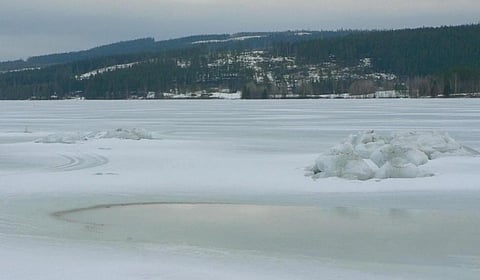 Melting sea ice. Photo: Rosendahl via Wikimedia