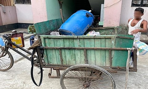 Waste worker in Ward 29, Hatigaon area of Guwahati working without gloves or mask. Photo: Sajib Mahanta 