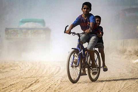 भारत सहित दुनिया के 100 करोड़ से ज्यादा बच्चों पर मंडरा रहा है जलवायु परिवर्तन का गंभीर खतरा
