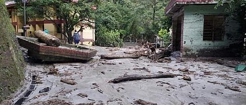 उत्तराखंड-नेपाल सीमा के पास बसे धारचूला नगर से बीस किलोमीटर दूर गांव जुम्मा में तबाही के दृश्य। फोटो: टिवटर/पिथौरागढ़ पुलिस