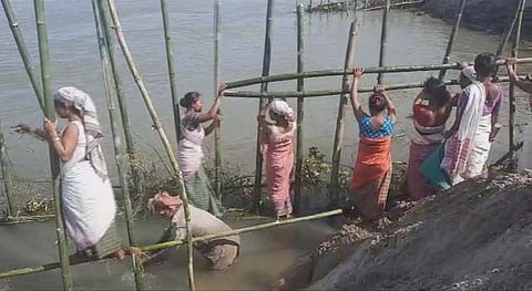 ‘No govt support’, villagers of Majuli river island build bamboo embankment to prevent erosion