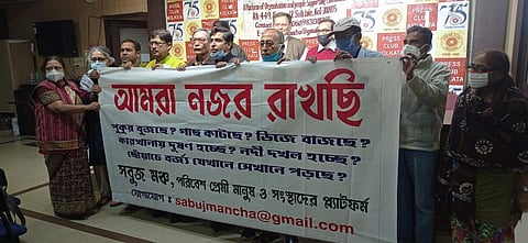 Green activists raise flag of 'amra nojor rakhchi' (we are keeping a watch) in Kolkata, targeting green violations in the city. Photo: Jayanta Basu