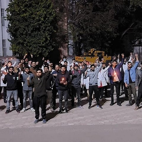 In the backdrop of Omicron, why are India‘s junior doctors protesting?