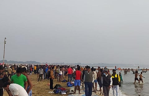 उत्तर प्रदेश के प्रयागराज माघ मेला में जमा श्रद्धालु। फोटो: गौरव गुलमोहर