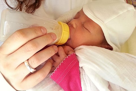 सोशल मीडिया को हथियार बना रही हैं डिब्बा बंद दूध कंपनियां, डब्ल्यूएचओ ने चेताया