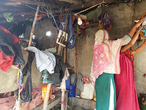 पश्चिम बंगाल के सुंदरवन क्षेत्र नेपिछले एक दशक में पांच गंभीर चक्रवात देखें हैं। तबाही और भूख से बचने के लिए छटपटा रहे  लोग तस्करों के आसान शिकार हैं (फोटो:  तरण देओल)