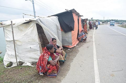 Flood-affected people outside huts along the Sylhet-Sunamganj highway. Photo: Rafiqul Islam Montu