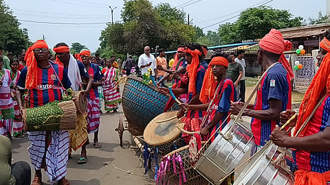 Droupadi Murmu's hometown Rairangpur celebrates her win. Photo: Ashis Senapati