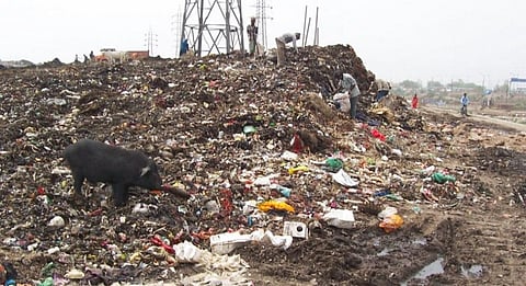 Bhalswa landfill in Delhi has reported several fire incidents over the years due to methane emissions. Photo: Wikimedia Commons 