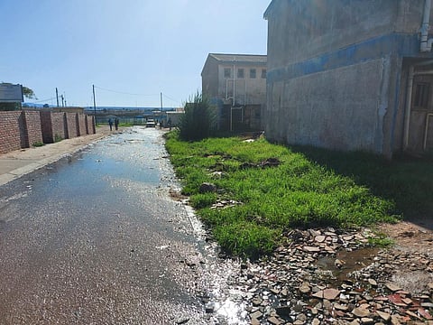 A water leak in Kwazakhele, a township in Nelson Mandela Bay. Photo: Genevieve Quintal, Amnesty International South Africa