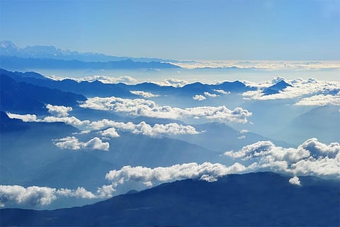 नीले आसमान के लिए स्वच्छ हवा का अंतर्राष्ट्रीय दिवस: 99 प्रतिशत आबादी प्रदूषित हवा में सांस ले रही है