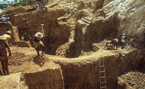 Ilegal gold mine at Cachoeira do Piriá, a village near Viseu, Amazon, Pará State, Brazil. Photo: iStock