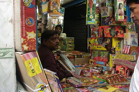 पश्चिम बंगाल में छोड़े जाएंगे सिर्फ पर्यावरण अनुकूल पटाखे, कलकत्ता उच्च न्यायालय ने जारी किया आदेश