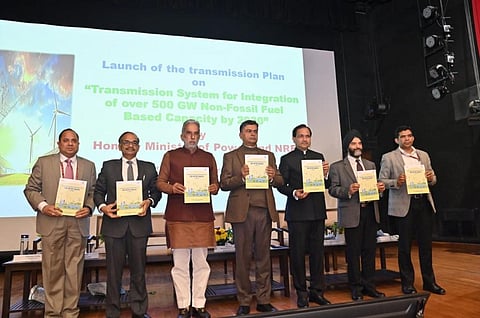 Union Minister RK Singh releasing the report December 7, 2022. Photo: @OfficeOfRKSingh / Twitter 
