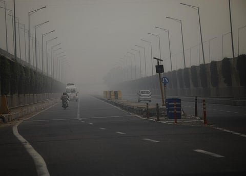 ग्रेटर नोएडा में प्रदूषण से बिगड़े हालात, बर्नीहाट-मुजफ्फरनगर में भी जानलेवा हुई हवा