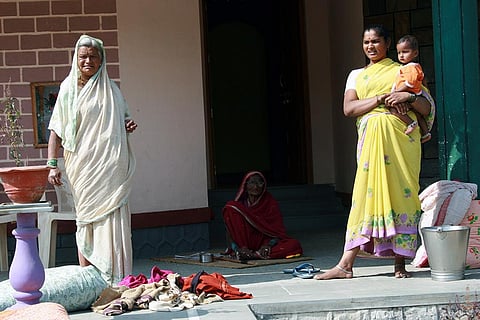 अर्थशास्त्रियों ने कहा, वृद्धावस्था-विधवा पेंशन और मातृत्व लाभ की धनराशि बढ़ाना जरूरी