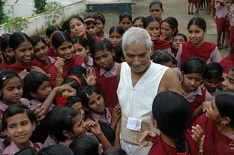 बाबा आम्टे। फोटो साभार: ट्विटर @drvikasamte
