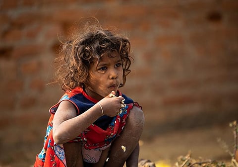 A child from a tribal community eating plain boiled rice received in ration. Photo Vikas Choudhary / CSE