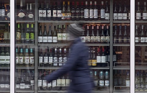 As Canadians weigh the pros and cons of alcohol use, they should be thinking not just about the risks to their physical health, but also to their mental health. Photo: THE CANADIAN PRESS / Adrian Wyld