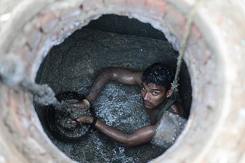 मैला ढोने वालों के पुनर्वास के लिए क्या उठाए गए हैं कदम, सर्वोच्च न्यायालय ने केंद्र से मांगा जवाब