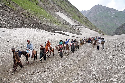 भारत में पहाड़ों पर स्थित धार्मिक स्थलों पर बड़ी संख्या में तीर्थयात्री आते हैं और बड़ी मात्रा में ठोस कचरा छोड़ जाते हैं