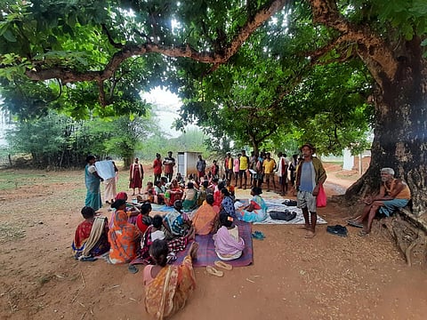 A tola sabha meeting in process in Chapatoli hamlet, Jharkhand. Photo: Nityanand Rai 