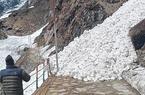 केदारनाथ पैदल मार्ग पर कुछ ही घंटे के अंतराल में दो बार भूस्खलन हुआ। फोटो रुद्रप्रयाग पुलिस।