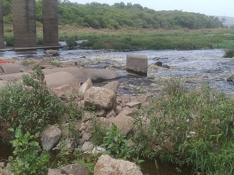 Vapi CETP outlet point in the Daman Ganga River. Photo: Seema Prasad / CSE