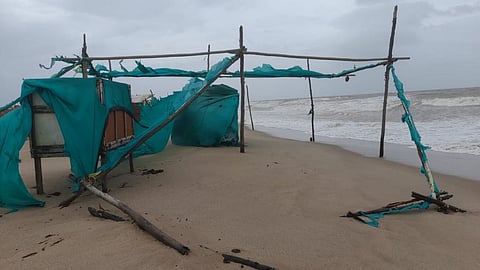 An empty Mandvi beach in Kutch where Cyclone Biporjoy is predicted to make landfall at 5 pm, June 15, 2023. Photo: Himanshu Bhayani