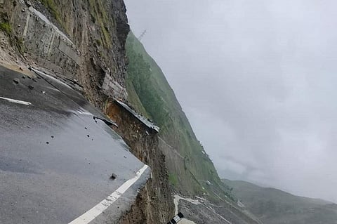 A section of the Manali-Leh Road collapsed due to a landslide near Sirsu nursery in Lahaul-Spiti district. Photo: DD News Himachal