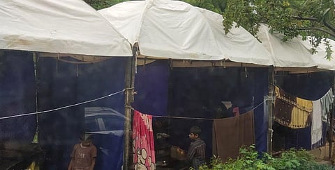 People earlier living in shelter homes near the Yamuna floodplains, which have now been demolished, are staying in makeshift cloth houses during heavy rains and flooding. Photo: Akbar Ali.