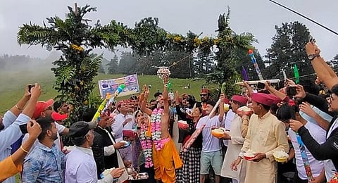 उत्तरकाशी के दयारा बुग्याल में बटर फेस्टिवल का अयोजन किया गया। फोटो: राजेश डोबरियाल