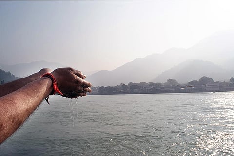 हरिद्वार में बहती गंगा; फोटो: आईस्टॉक