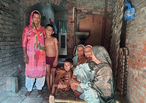Neetu (left), who was born in Bihar’s Patna district, is married into a family from Haryana’s Bhali Anandpur village. The mother of two says that due to the poor sex ratio in Haryana, families often go to Bihar and West Bengal for marriage. She has seven unmarried brothers-in-law in her family. Photo: Bhagirath / CSE