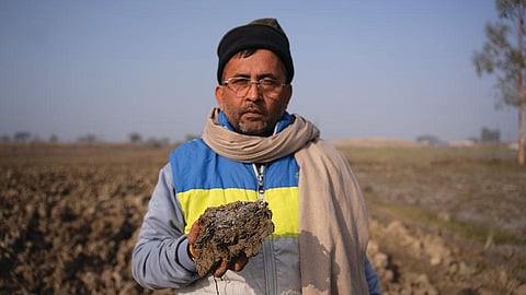 “खेत खाली फिर भी खुशहाली” योजना के तहत अपना खेत खाली छोड़ने वाले जगमेंद्र  (‘खाली खेत’ का खयाल)