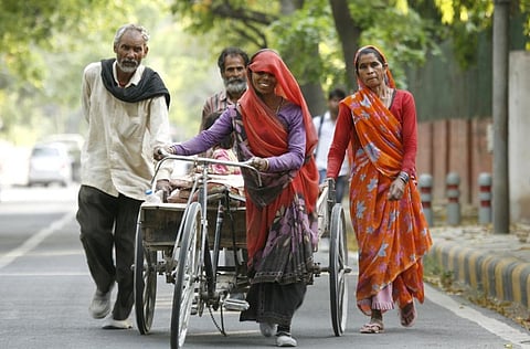 पुरुषों को मिलते हर रुपए के मुकाबले 77 पैसे ही कमा रही महिलाएं; फोटो: विकास चौधरी