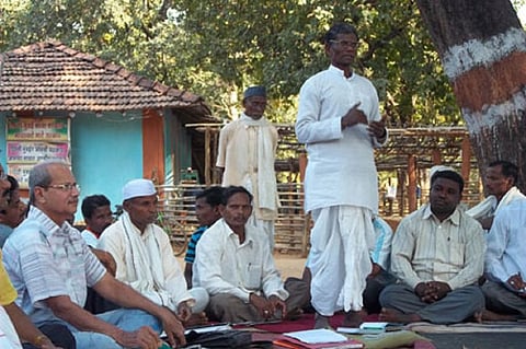 A meeting in progress at Mendha village in Maharashtra. Photo: Aparna Pallavi/CSE