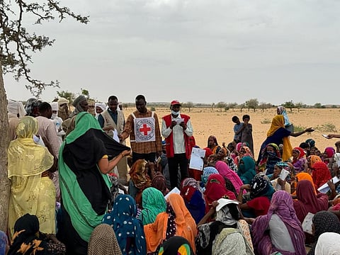Red Cross Volunteers distribute cash to refugees in Al-Jarribe village near Al-Geneina town, West Darfur, Sudan. Photo: 
