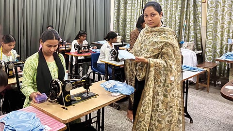 Women making menstrual products in Azadpur, Delhi, with Prachi Kaushik (right), founder of Vyomini Social Foundation 