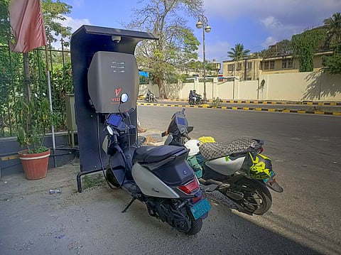 The paper found that electric two-wheelers avoid nearly twice as much carbon dioxide per rupee of government support as electric passenger cars.