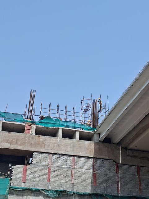 Delhi's outdoor workers struggle to escape impacts of exposure to up to 60°C surfaces