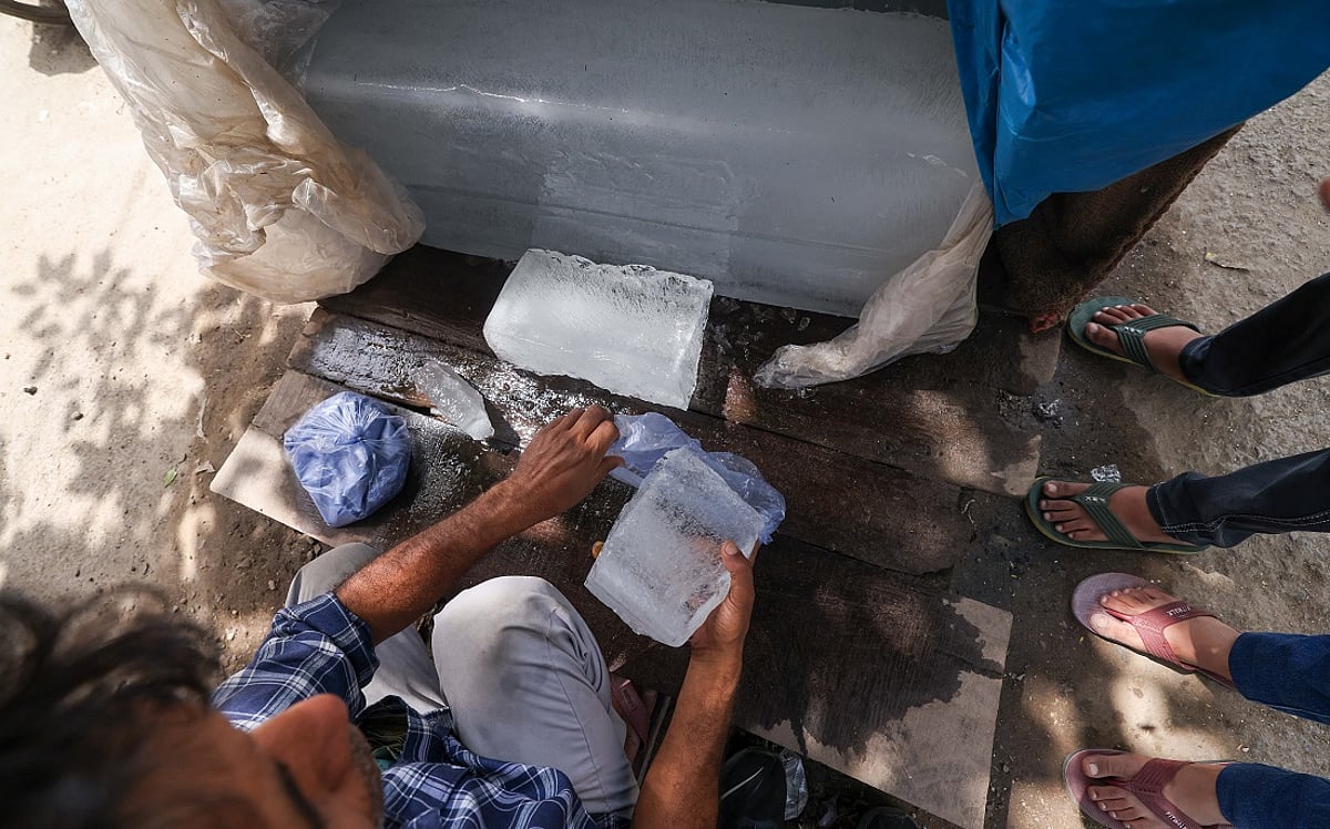 Daily weather tracker: North India sweats under severe heatwave, while Northeast and Coastal states face heavy rain threat; IMD issues multiple weather alerts