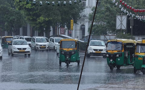 Daily weather tracker: Heavy rain alert across several states as monsoon intensifies; Maharashtra and Gujarat face major disruptions