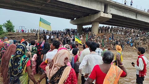 Police and administration forcibly remove people participating in ‘pyre protests’ against Ken-Betwa Link Project