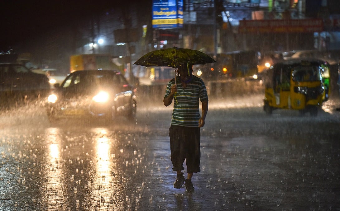 Daily weather tracker: Heavy rain alert across several states as monsoon regains strength; landslide risk rises in Himalayan