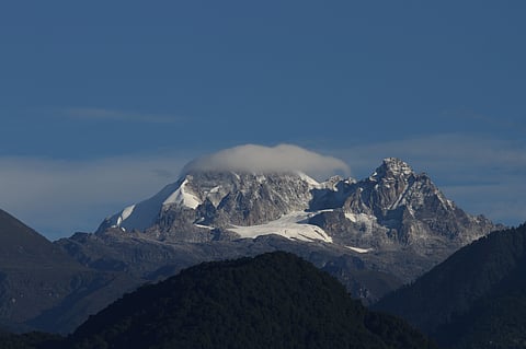 The cap cloud above Kokthang (6,148 metres) that started this essay.